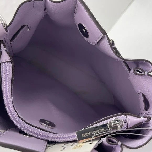 MICHAEL KORS Carson Md Logo Convertible Bucket Crossbody Shoulder
Lt Quartz
NWT - Picture 10 of 16